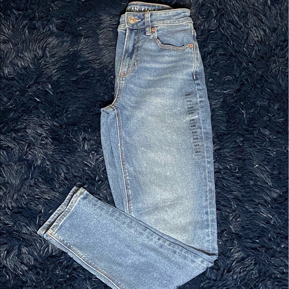 I’m selling a new pair of jeans size 00!